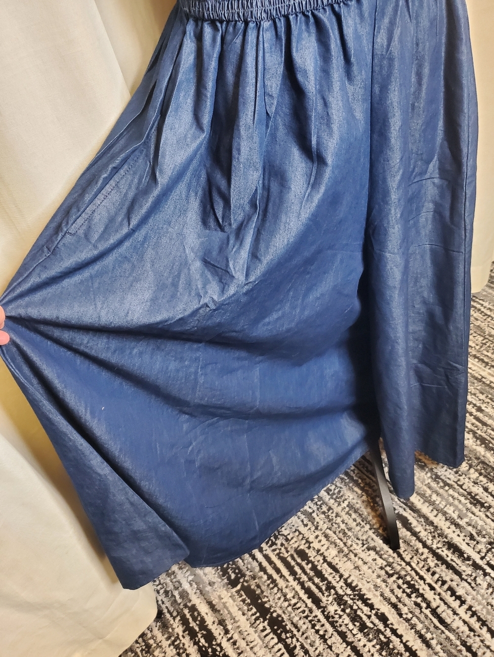 Sleeveless Blue Halter Jumper - Picture 5 of 7